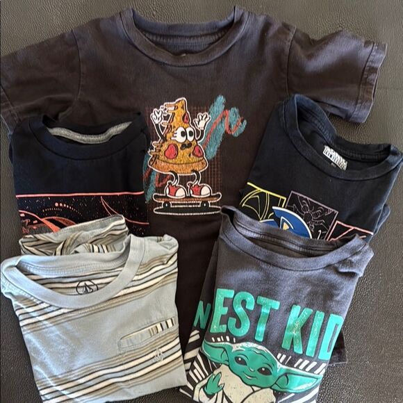 Bundle of Kids Graphic T-shirts Old  Navy, Etc- Black, Gray size 5-6 - Picture 1 of 6